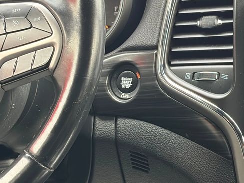 Used 2019 Jeep Grand Cherokee Laredo image 24