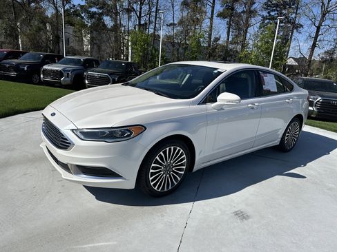 Used 2018 Ford Fusion SE w/ Fusion SE Technology Package image 5