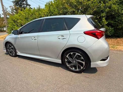 Used 2017 Toyota Corolla iM FWD image 9