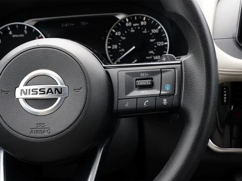 Used 2021 Nissan Rogue SV image 11