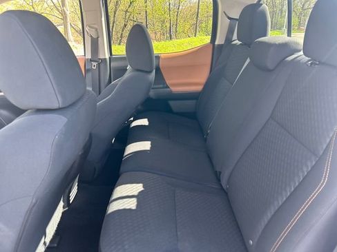 Certified 2020 Toyota Tacoma SR5 AWD/4WD image 25