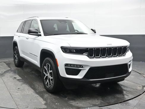 Used 2025 Jeep Grand Cherokee Limited image 6