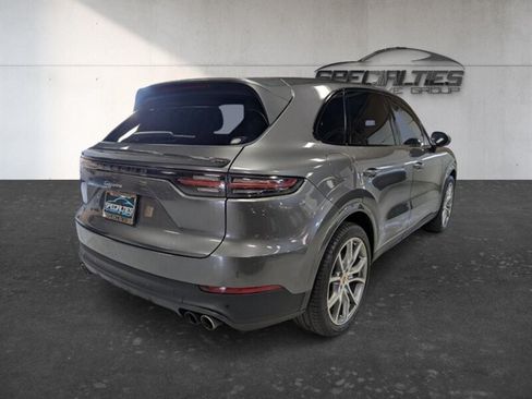 Used 2023 Porsche Cayenne w/ Premium Package AWD/4WD image 10