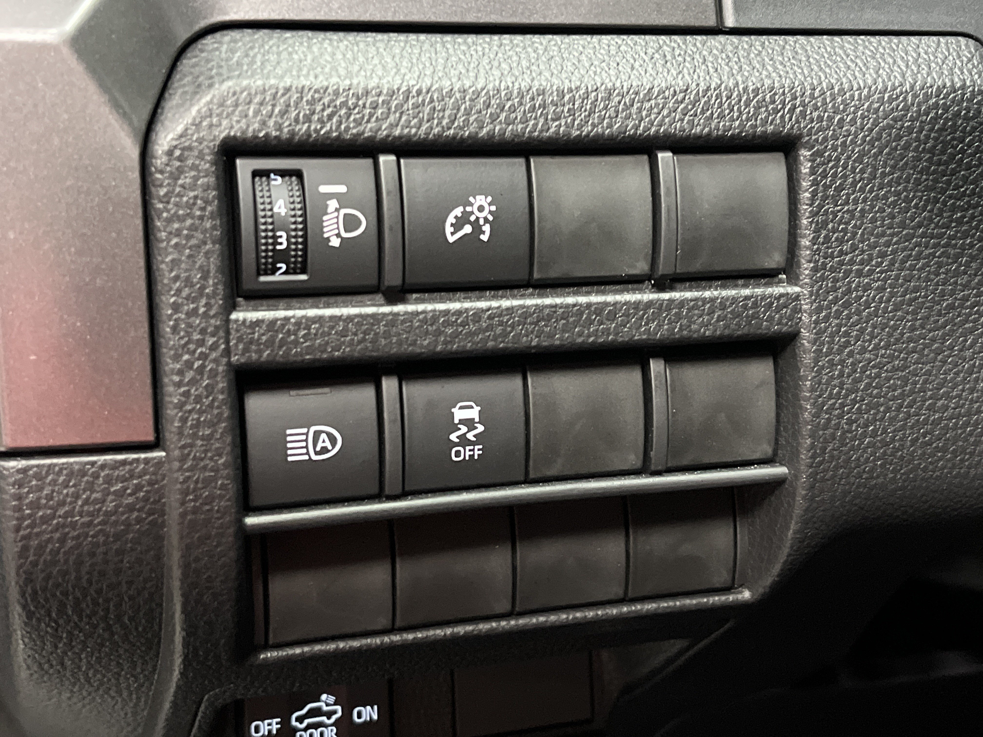 Certified 2025 Toyota Tacoma TRD Off-Road AWD/4WD image 34