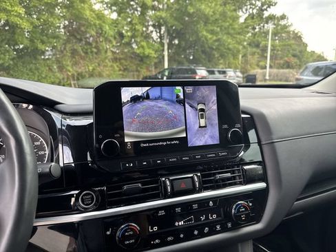 Used 2024 Nissan Pathfinder SL FWD image 25