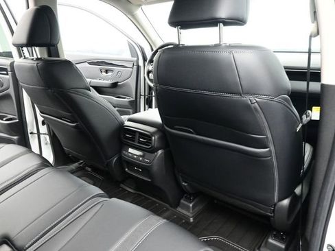 Used 2025 Honda Pilot Touring image 29