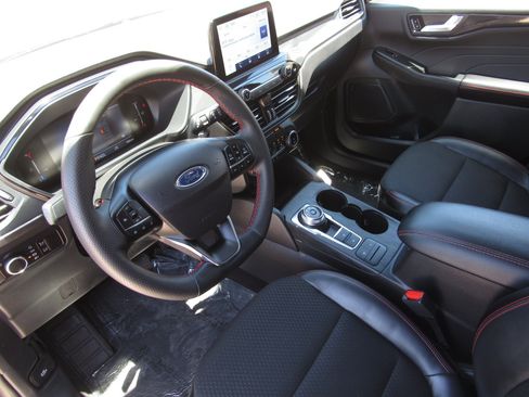 Used 2025 Ford Escape ST-Line FWD image 15