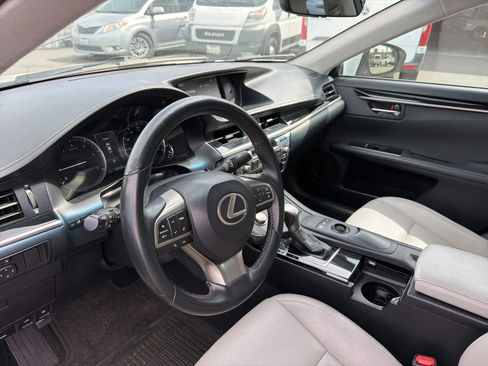 Used 2016 Lexus ES 350 w/ Accessory Package FWD image 9