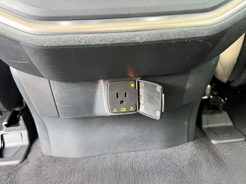 Used 2025 Ford Expedition Active AWD/4WD image 33