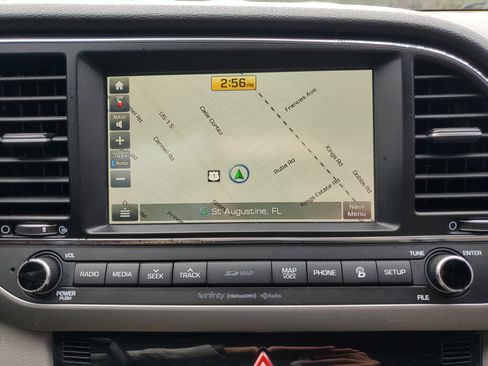 Used 2017 Hyundai Elantra Limited w/ Limited Tech Package 04 image 3