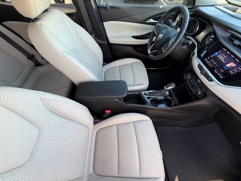 Used 2021 Buick Encore GX Essence w/ Advanced Technology Package FWD image 11