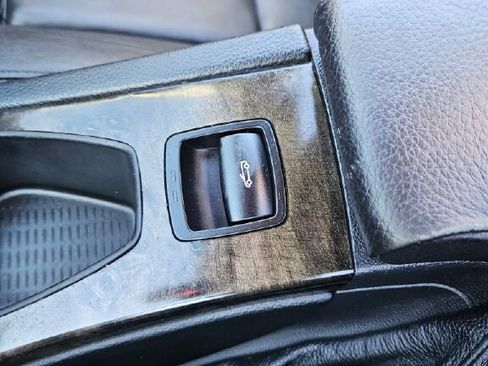 Used 2009 BMW 328i Convertible image 21