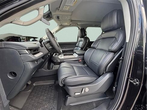 New 2025 Lincoln Navigator Reserve AWD/4WD image 11
