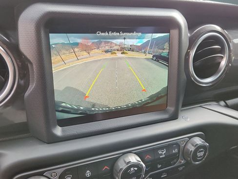 Used 2022 Jeep Wrangler Unlimited Rubicon w/ Trailer Tow Package image 26