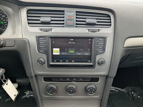 Used 2017 Volkswagen Golf S image 12