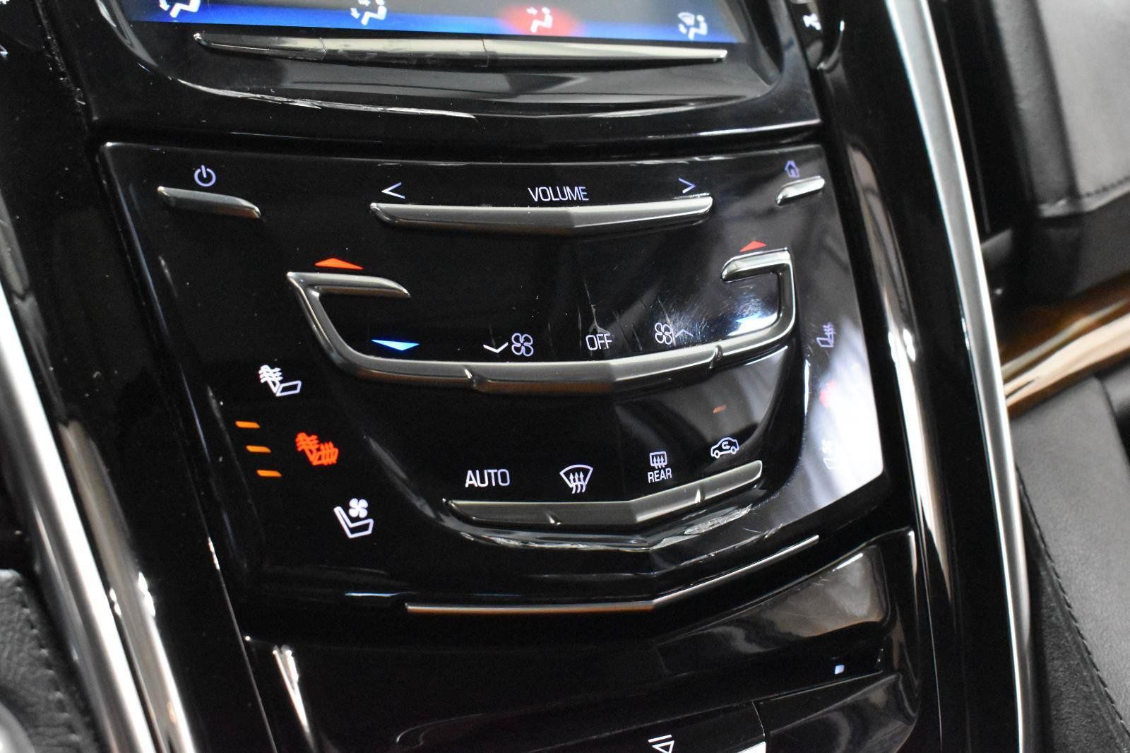 Used 2020 Cadillac Escalade Premium Luxury w/ Escalade Sport Edition AWD/4WD image 21