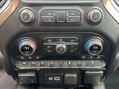 Used 2021 Chevrolet Silverado 1500 High Country image 32