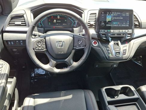 Used 2024 Honda Odyssey Sport image 12