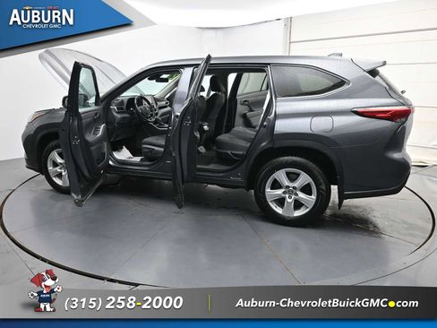 Used 2021 Toyota Highlander LE AWD/4WD image 39