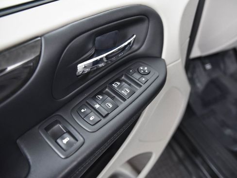 Used 2019 Dodge Grand Caravan SE image 10