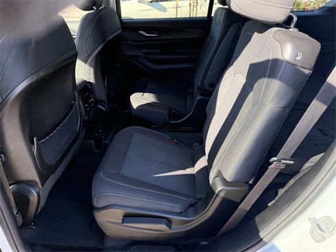 Used 2023 Jeep Grand Cherokee L Laredo image 21