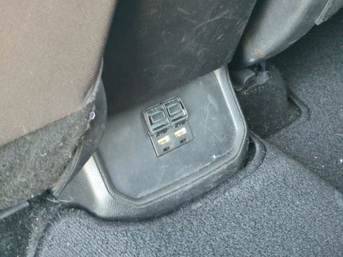 Used 2021 Toyota Highlander LE FWD image 14