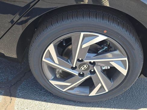 New 2026 Hyundai Elantra Limited FWD image 12