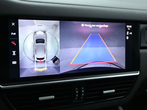 Certified 2022 Porsche Cayenne Platinum Edition image 17