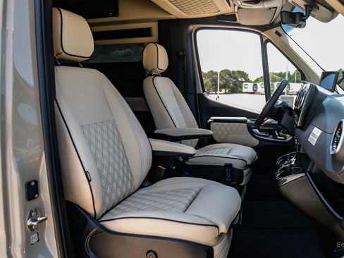 Used 2025 Mercedes-Benz Sprinter 3500 image 47