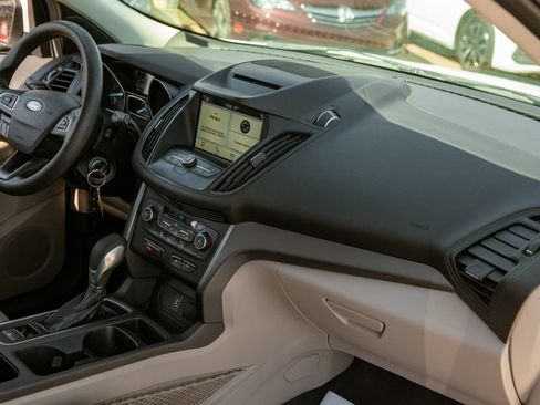 Used 2018 Ford Escape SE w/ SE Sync 3 Package FWD image 11