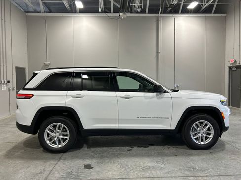 New 2025 Jeep Grand Cherokee Laredo w/ Luxury Tech Group I image 5