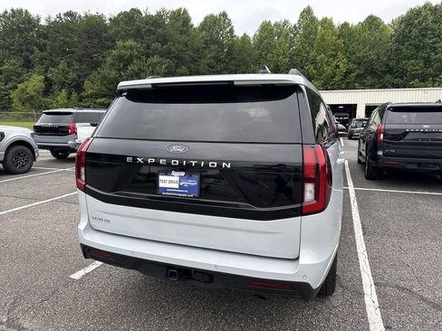 Used 2025 Ford Expedition Active AWD/4WD image 9
