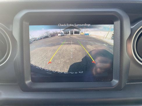 Used 2022 Jeep Wrangler Unlimited Sport image 17