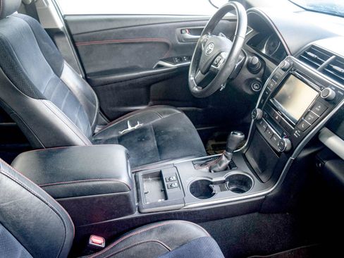 Used 2017 Toyota Camry XSE FWD image 19