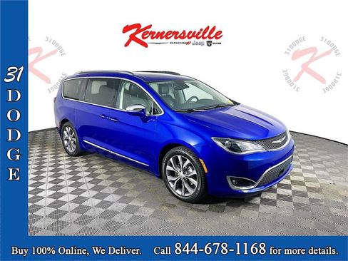 Used 2018 Chrysler Pacifica Limited w/ Tire & Wheel Group image 1