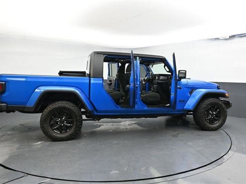 Used 2023 Jeep Gladiator Sport image 40