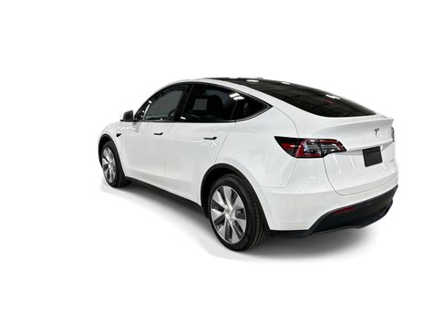 Certified 2023 Tesla Model Y Long Range AWD/4WD image 4