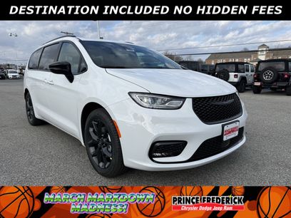 New 2026 Chrysler Pacifica Select w/ S Appearance Package