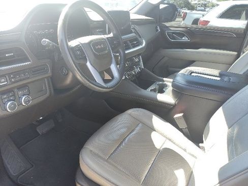 Used 2021 GMC Yukon SLT w/ SLT Premium Package image 2