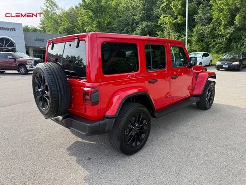 Used 2025 Jeep Wrangler Unlimited Sahara AWD/4WD image 8