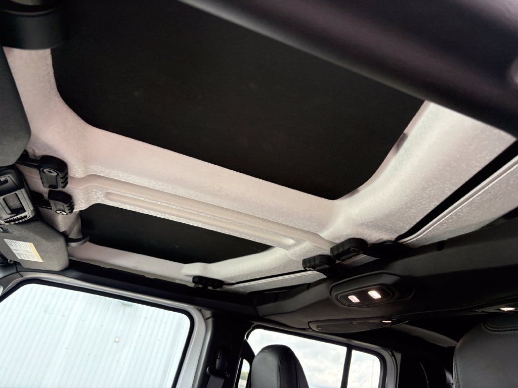Used 2025 Jeep Gladiator Rubicon AWD/4WD image 12