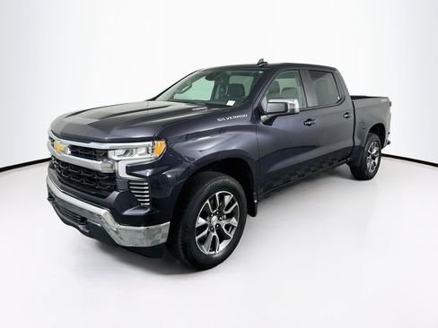 Used 2024 Chevrolet Silverado 1500 LT AWD/4WD image 3