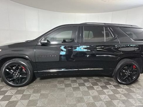 Used 2021 Chevrolet Traverse Premier w/ Redline Edition AWD/4WD image 5