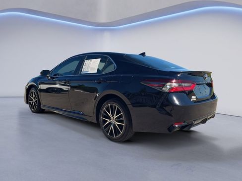 Used 2024 Toyota Camry SE FWD image 3