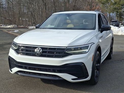 Certified 2024 Volkswagen Tiguan SE R-Line image 4