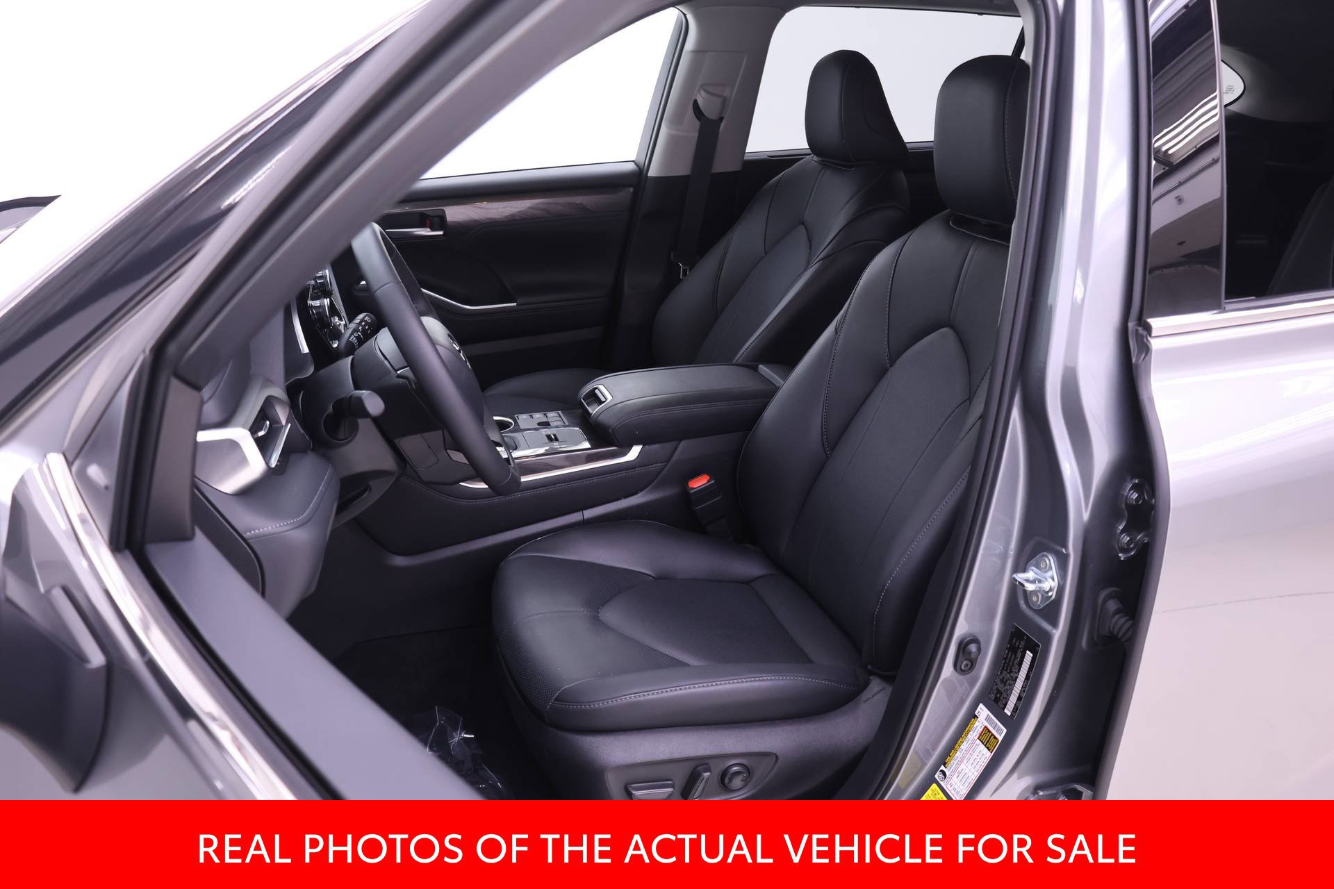 Certified 2025 Toyota Highlander Limited AWD/4WD image 4
