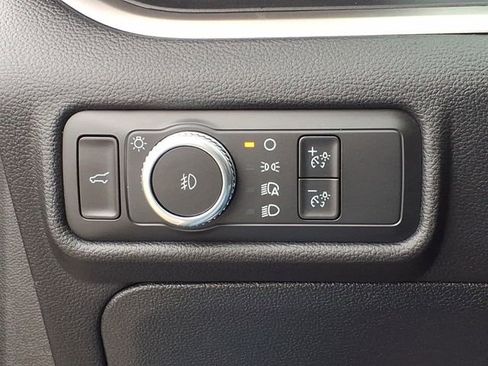 Used 2022 Ford Explorer XLT image 17