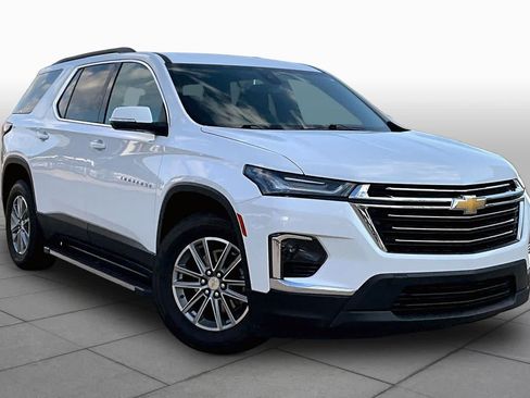 Used 2023 Chevrolet Traverse LT FWD image 2