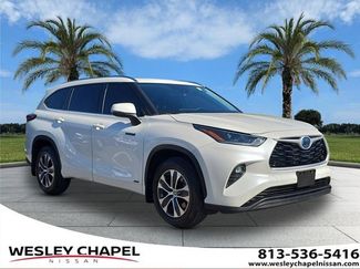 Used 2021 Toyota Highlander XLE video 1