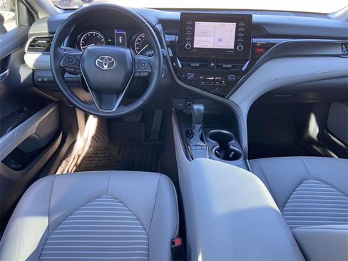 Used 2024 Toyota Camry SE image 9